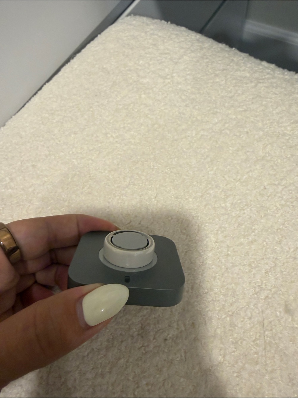 Oura Ring 4 Ceramic cloud size 7 used - Picture 2 of 5